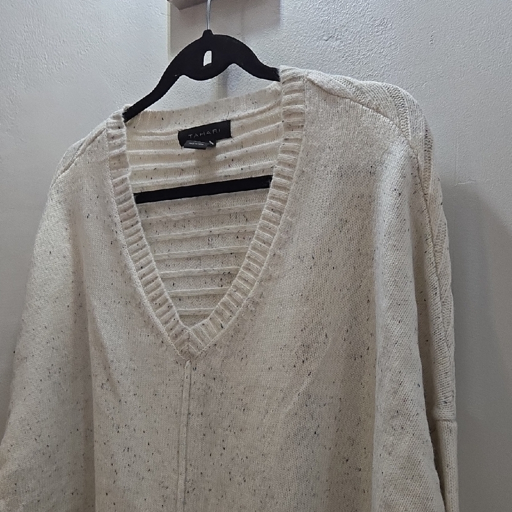 Tahari Cream V-Neck Sweater Size 2X - Picture 3 of 7